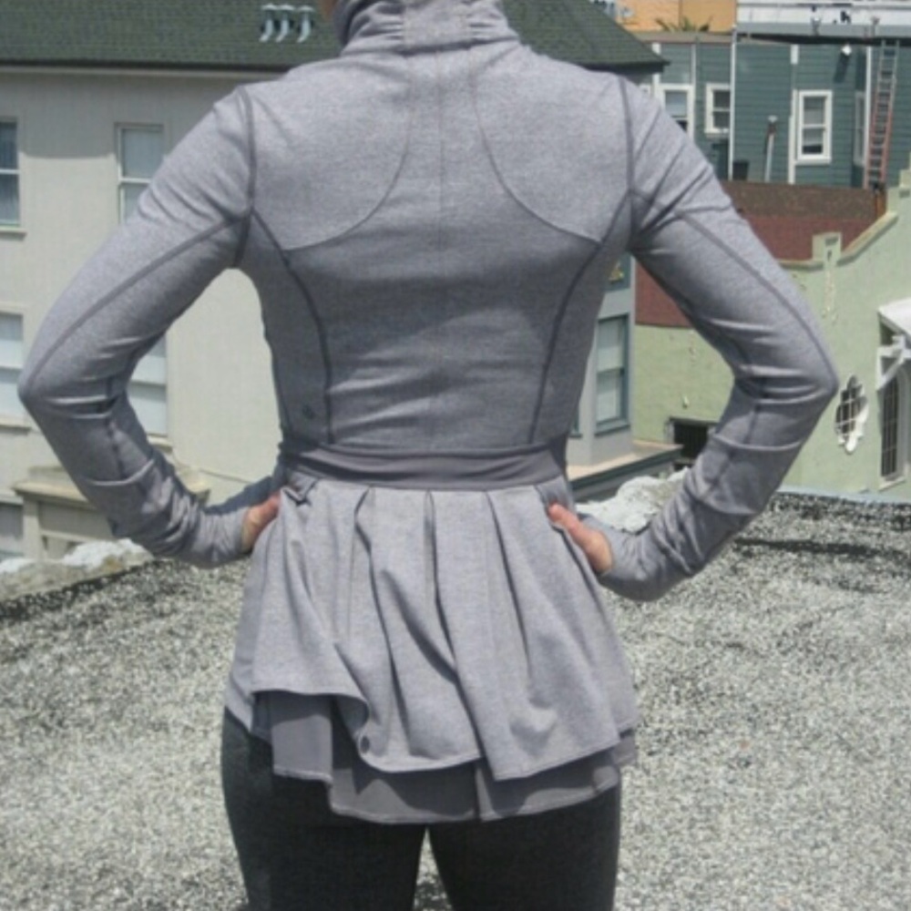 🧘🏻♀️ RARE LULULEMON PEPLUM RIDING JACKET